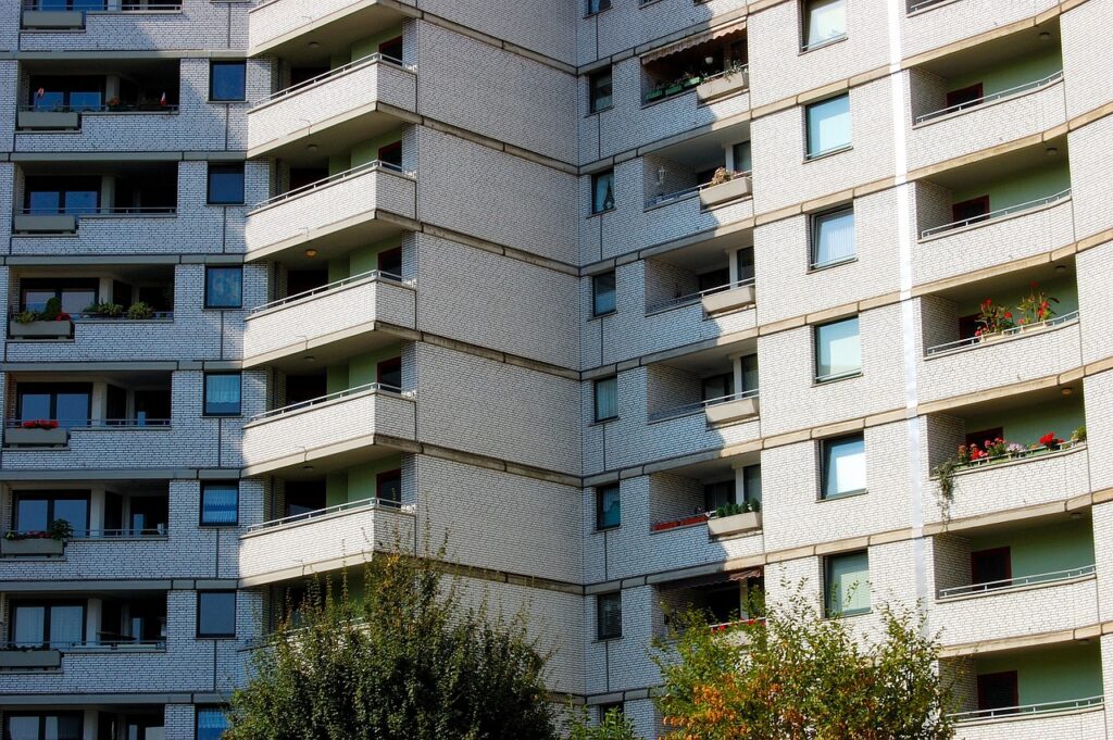 skyscraper, bleed, balcony-347463.jpg